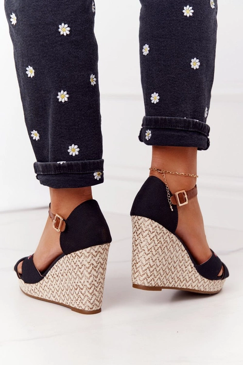 Sandały Na Koturnie Z Plecionką Czarne Lobos