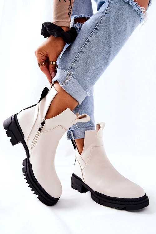 Botki Z Wycięciem Na Suwak Białe Corano