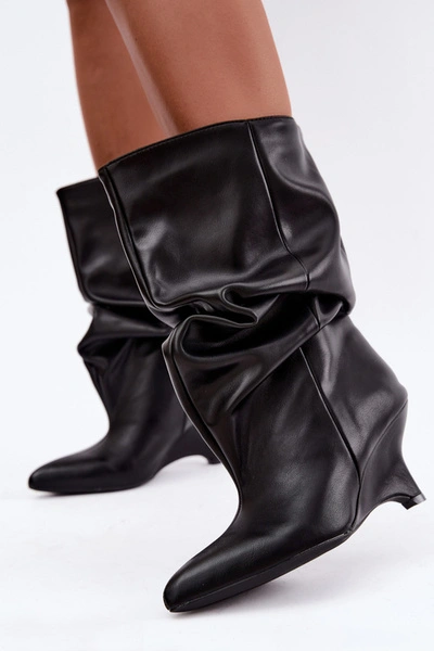 Botki Typu Slouchy Na Koturnie Wsuwane Czarne Ilyna