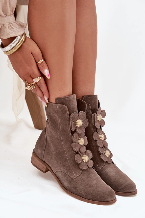 Zamszowe Botki Damskie Z Ozdobnymi Kwiatkami Zazoo 3085 Ciemnobeżowe