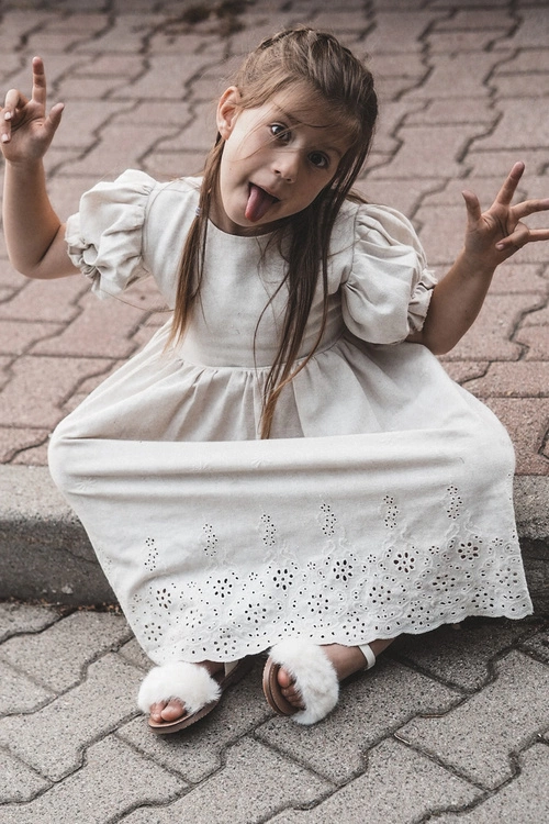 Sandałki Dziecięce Na Rzep Z Futerkiem Białe Rosavere