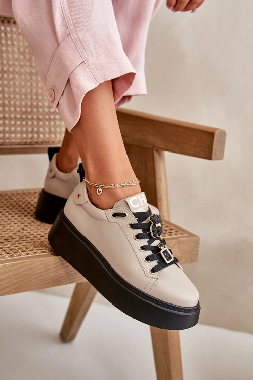 Sneakersy Damskie Skórzane Z Przypinkami Na Platformie CheBello 4596 Beżowe