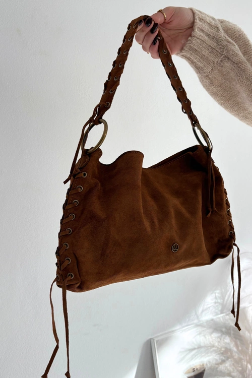 Skórzana Zamszowa Torebka Z Ozdobnym Sznurowaniem Camel Janelis