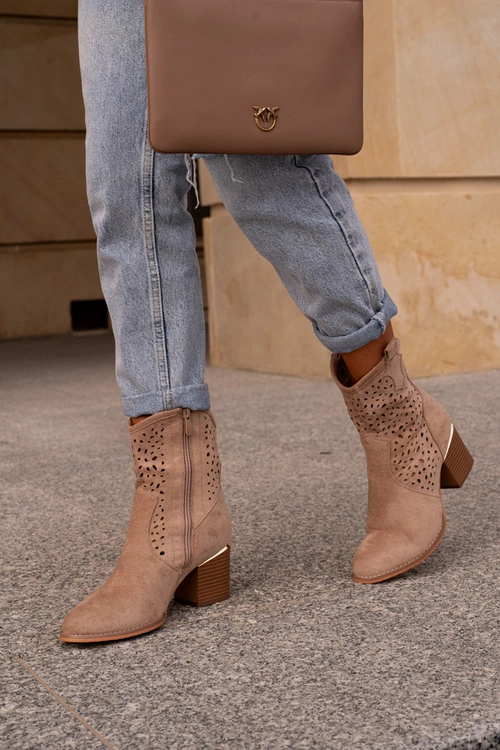 Ażurowe Botki Na Słupku Z Eko Zamszu Zapinane Na Zamek Ciemnobeżowe Sevana