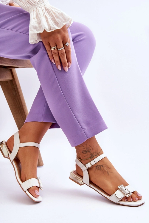 Płaskie Sandały Na Złotym Obcasie Białe Mindley