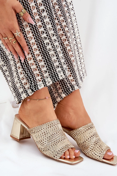 Klapki Damskie Z Plecionką Na Obcasie Złote Ciariloria