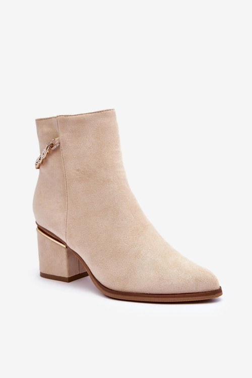 Zamszowe Botki Na Obcasie Z Biżuteryjną Ozdobą Beżowe Jadirel