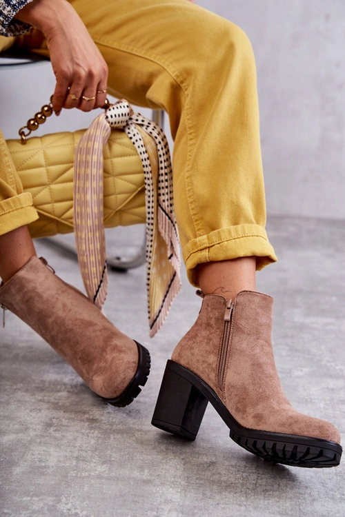 Zamszowe Botki Na Obcasie Z Suwakiem Beżowe Sevione