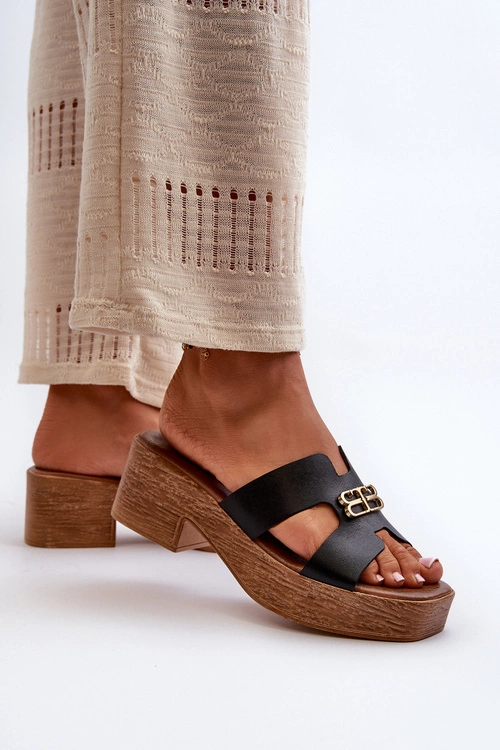 Zazoo 40412 Skórzane Eleganckie Klapki Damskie Ze Złotą Ozdobą Czarne