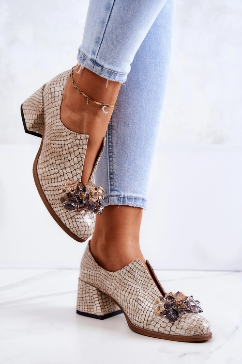 Skórzane Półbuty Wzór Krokodyl Z Ozdobą Beżowe Delaver