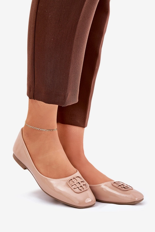 Lakierowane Eleganckie Baleriny Damskie Z Ozdobnym Detalem Vinceza 17377 Beżowe