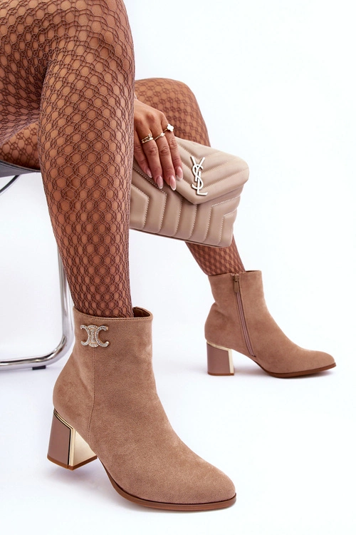 Zamszowe Botki Na Słupku Z Ozdobą Beżowe Dwinja