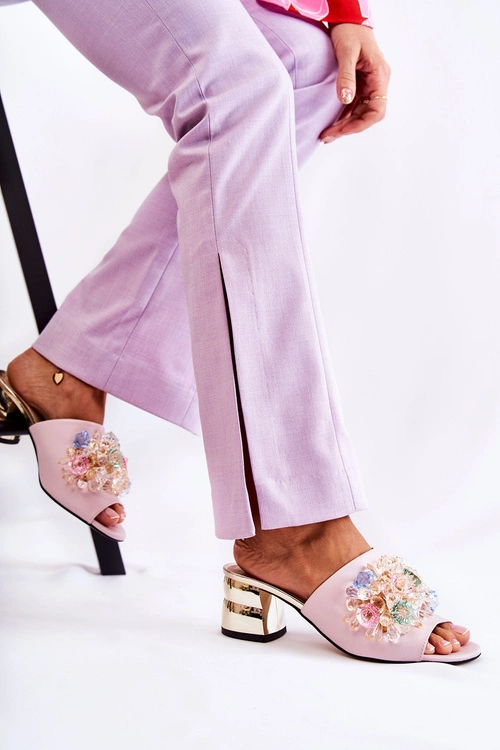 Skórzane Klapki Damskie Na Obcasie Z Ozdobą Różowe Calinda