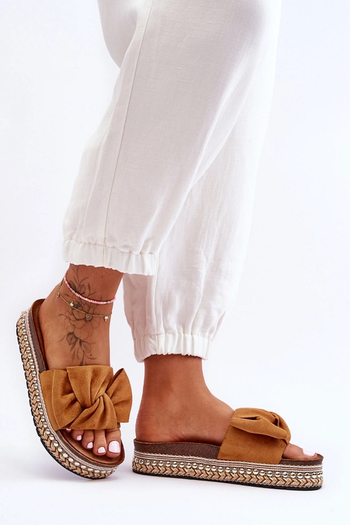 Damskie Klapki Zamszowe Z Kokardą Camel Lauria