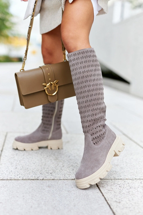 Zamszowe Kozaki Z Ażurowym Wzorem Jasnobrązowe Eldime