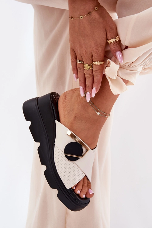 Eleganckie Skórzane Klapki Damskie Na Koturnie Z Ozdobą Artiker 56C1585 Beżowe