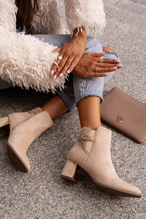 Botki Damskie Na Słupku Zapinane Na Zamek Eko Zamszowe Jasnobeżowe Bonucci