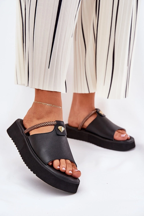 Skórzane Klapki Damskie Na Platformie Z Ozdobnym Paskiem D&A MK51-475 Czarne