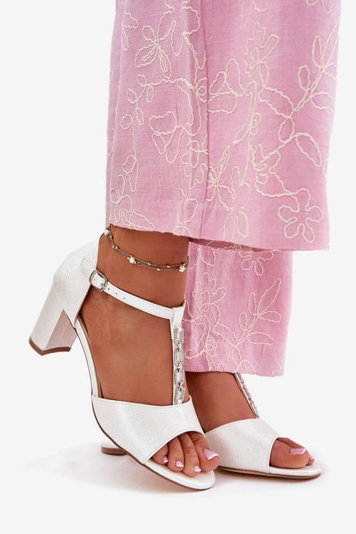 Sandały Damskie Na Słupku Z Ozdobnym Paskiem Eko Skóra Białe Triavera