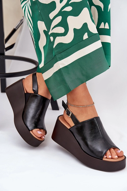 Sandały Damskie Z Eko Skóry Na Platformie I Koturnie Czarne Leaniria