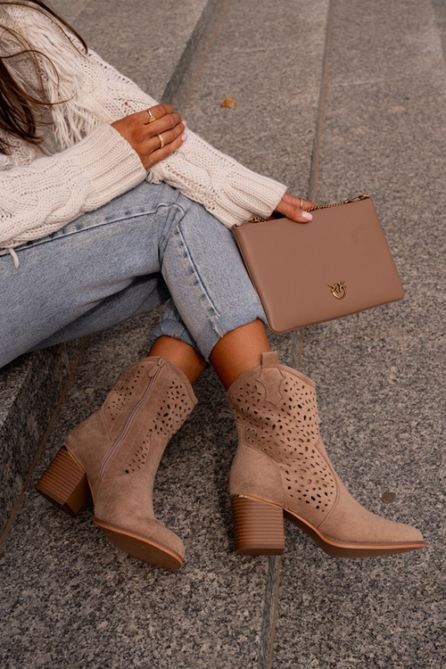 Ażurowe Botki Na Słupku Z Eko Zamszu Zapinane Na Zamek Ciemnobeżowe Sevana