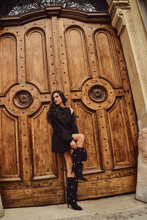 Wsuwane Kozaki Damskie Na Szpilce Ze Srebrnymi Ozdobami Czarne Thaliane