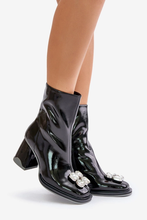 Lakierowane Botki Damskie Na Słupku Z Ozdobą D&A MR880-019 Czarne