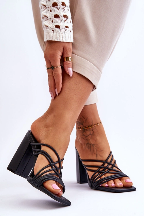 Klapki Na Obcasie Z Paseczkami Czarne Beckie