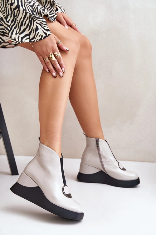 Lakierowane Botki Na Koturnie Ocieplane D&A MR880-136 Jasnoszare