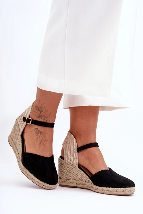 Zamszowe Sandały Na Koturnie Czarne Selfoss