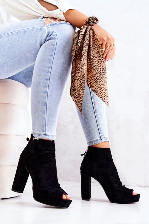 Botki Na Słupku Odkryte Palce Czarne Adore