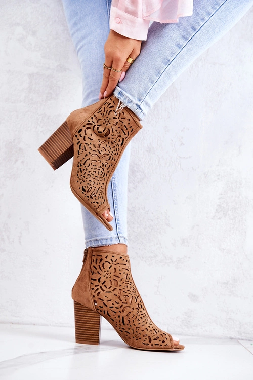 Botki Na Słupku Ażurowe Camel Brittany