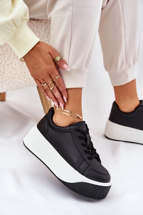 Sneakersy Na Masywnej Platformie Gładkie Czarne Tirvanis