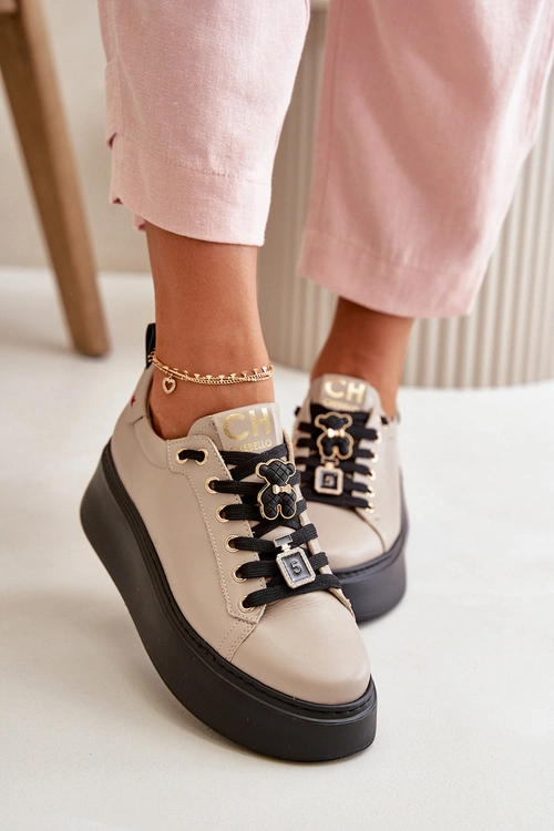 Sneakersy Damskie Skórzane Z Przypinkami Na Platformie CheBello 4596 Beżowe