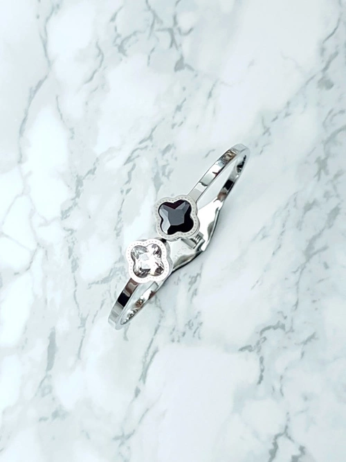 Damska Bransoleta Stalowa Z Dwoma Cyrkoniami Srebrny Beluci