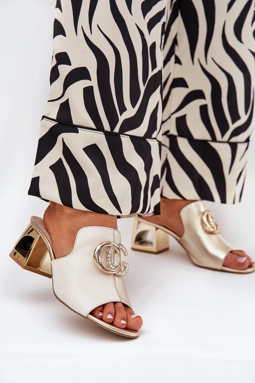 Eleganckie Skórzane Klapki Na Obcasie Laura Messi 2875 Beżowo-Złote