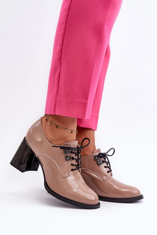 Półbuty Damskie Lakierowane Na Słupku Beżowe Nelione