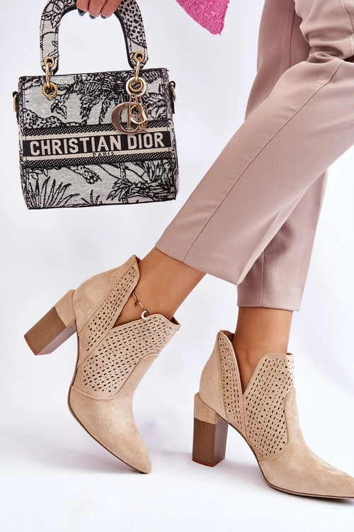 Modne Zamszowe Ażurowe Botki Na Obcasie Jasnobeżowe Genevi