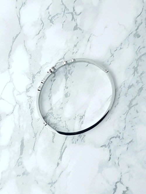 Damska Bransoleta Stalowa Z Czterema Cyrkoniami Srebrna Avior