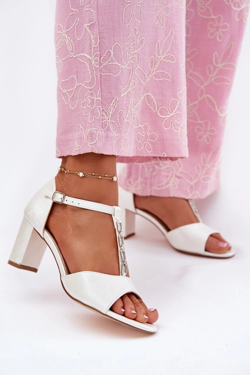 Sandały Damskie Na Słupku Z Ozdobnym Paskiem Eko Skóra Białe Triavera