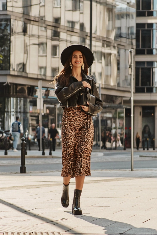 Skórzane Lakierowane Botki Damskie Na Masywnym Słupku Ocieplane D&A CR42-189 Czarne