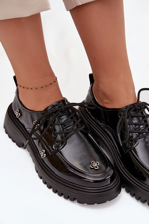 Lakierowane Skórzane Półbuty Damskie Z Przypinkami Artiker 57C0333 Czarne