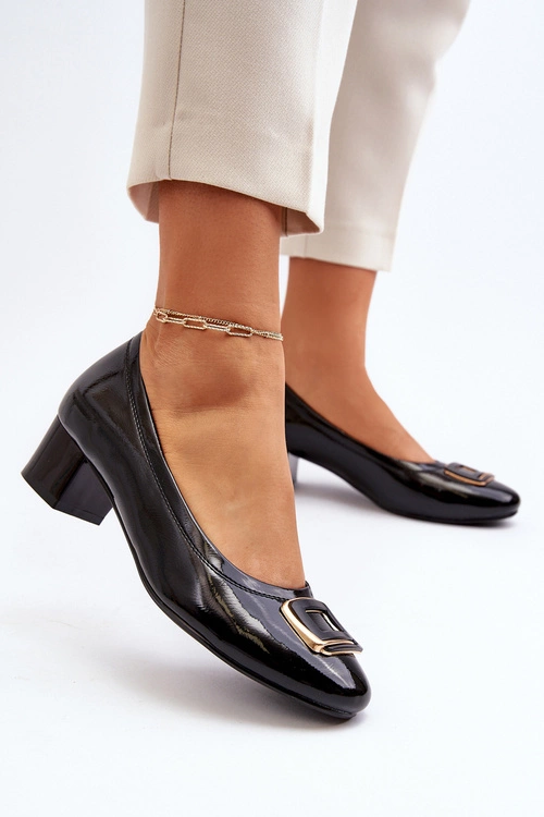 Lakierowane Czółenka Na Klocku Z Ozdobą Czarne Enollia