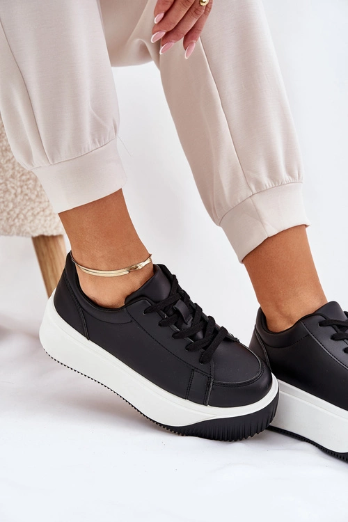Sneakersy Na Masywnej Platformie Gładkie Czarne Tirvanis