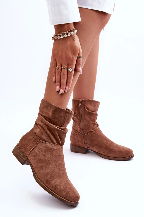 Zamszowe Marszczone Botki Na Płaskim Obcasie Brązowe Manuvia