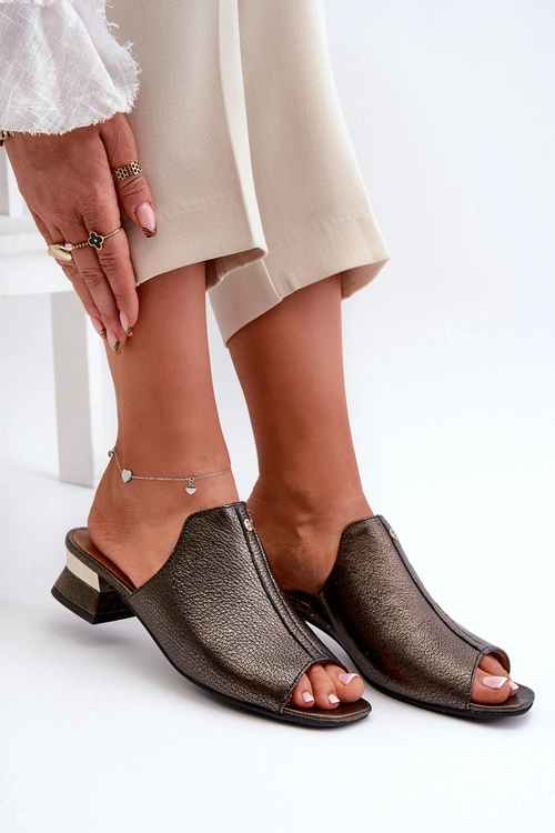 Eleganckie Klapki Damskie Ze Skóry Naturalnej Na Niskim Obcasie Maciejka 06360-20 Grafitowe