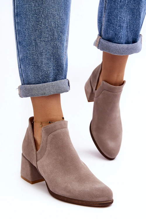 Zamszowe Botki Z Wycięciami Na Obcasie Jasnobeżowe Dalros