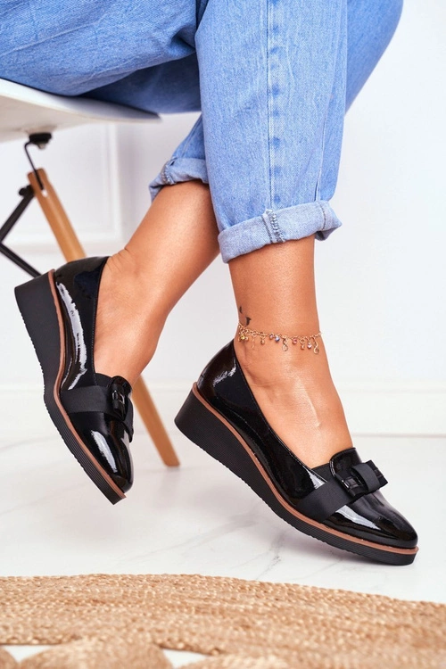 Lakierowane Półbuty Na Koturnie VINCEZA 22-10446 Czarne