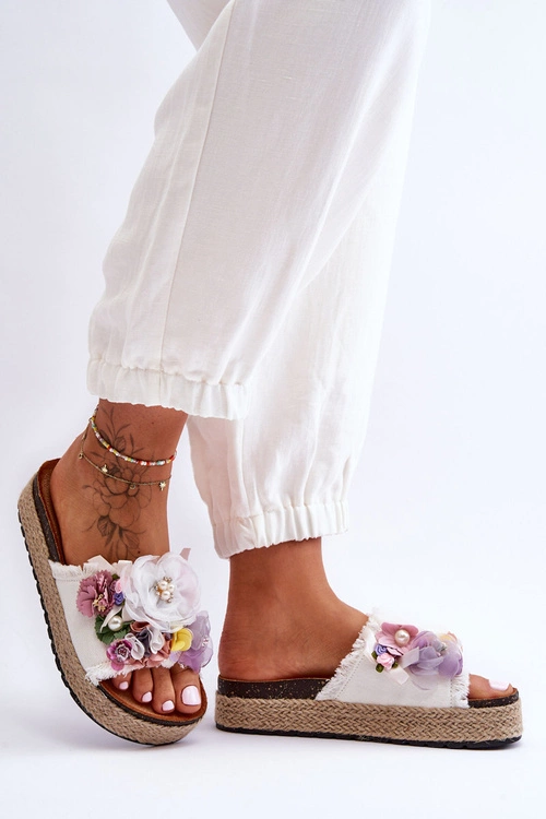 Materiałowe Klapki Z Kwiatami Białe Nessa