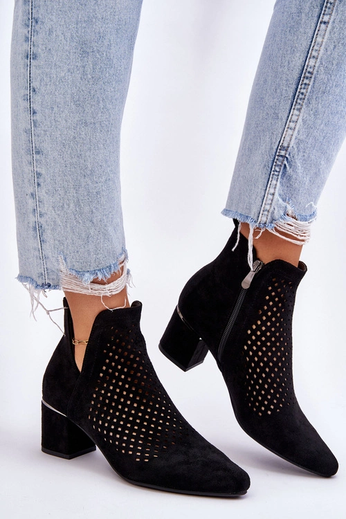 Zamszowe Botki Ażurowe Z Wycięciem Na Obcasie Czarne Blakely